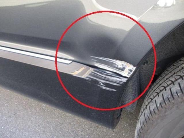 三菱　デリカＤ：５　後ろドアの下とその下のモールカバーキズ・へこみ直し　ブロック接触キズ　福岡市西区　板金塗装修理店