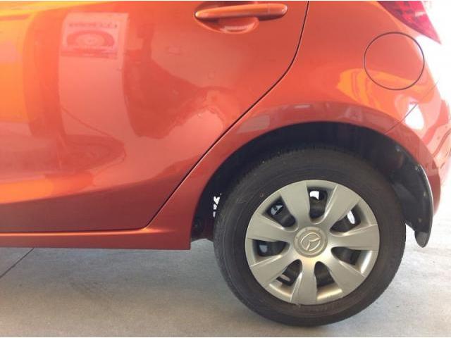 マツダ　デミオ　左折時の壁巻き込みキズ・へこみ直し　後ろのドアとその横　福岡市西区板金塗装