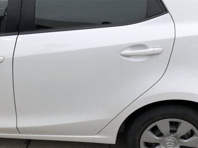 マツダ　デミオ　左側ポール巻き込みへこみ傷　板金塗装修理　福岡市西区