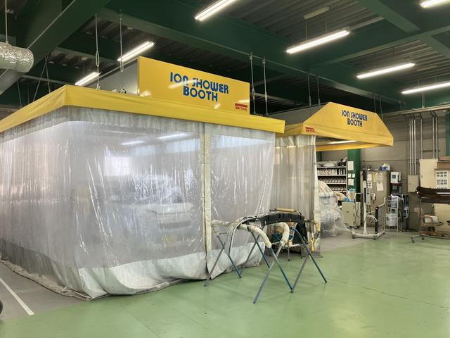 塗装ブースも完備　熟練技術を持ったスタッフが一台一台キレイに修理・仕上げさせて頂きます。