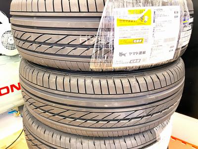 購入されたタイヤを当店へお送り下さい