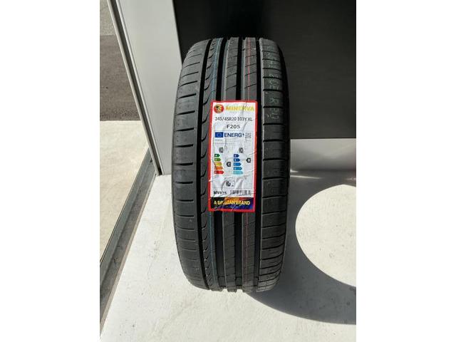 ＤＳオートモビル　ＤＳ７クロスバック　タイヤ交換