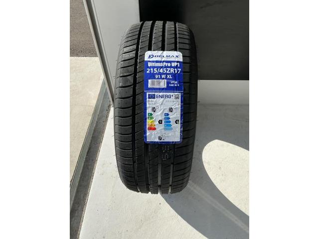 トヨタ　プリウス　タイヤ交換