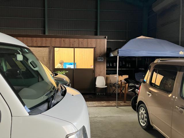 パドックでお待ちしております。