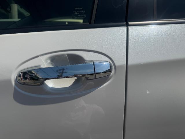 トヨタ ヴィッツ キズ・へこみ直し 名古屋市 名古屋市西区 清須市 春日井市 瀬戸市 尾張旭市 長久手市 鈑金塗装 カスタム 見積もり無料 代車無料