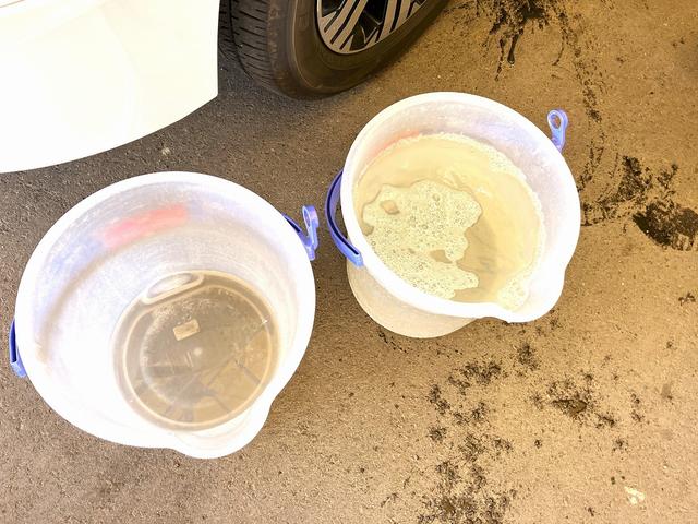 普通に運転しているだけでも汚れていきます