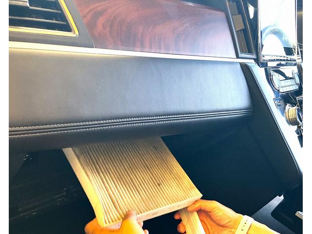 【工程５】エアコンフィルターを外し・・・