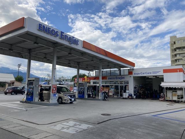 アルプス通り沿い。白根ＩＣ出入口そばのガソリンスタンドです。