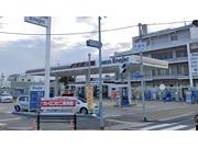 山手幹線と中津浜線の交わる大屋町交差点にあります