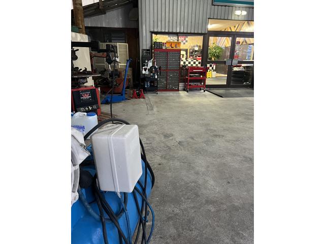 エイトタイヤサービス　タイヤ交換専門店8