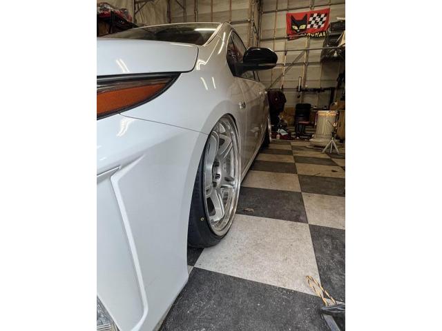 トヨタ　プリウスＰＨＶ　ホイール・タイヤ交換