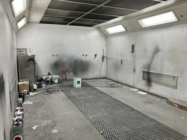 三輪鈑金塗装工場4