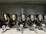 スプレーガンも様々なタイプを使い分けて、確りと塗装を行います。