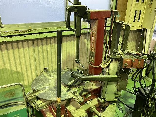 タイヤチェンジャーもございます。