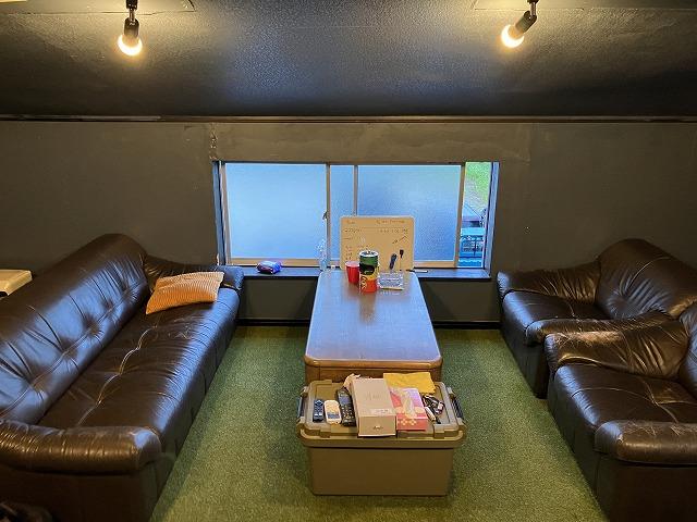 店内は落ち着いた雰囲気となっております。