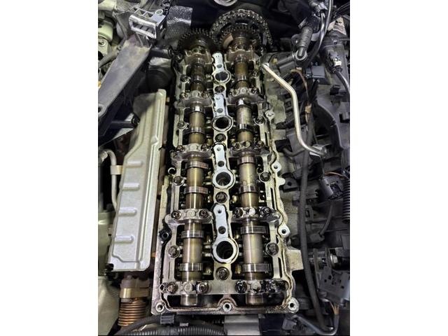 【エンジン・オイル漏れ修理】ＢＭＷ　３シリーズ　ディーゼル　ヘッドカバーパッキン交換　エンジンオイル漏れ　車内が焦げ臭い　エンジンオイルが減ってしまう　エンジン音がうるさい　故障診断　修理お見積り　代車無料貸し出し　レッカー引取対応　古河市