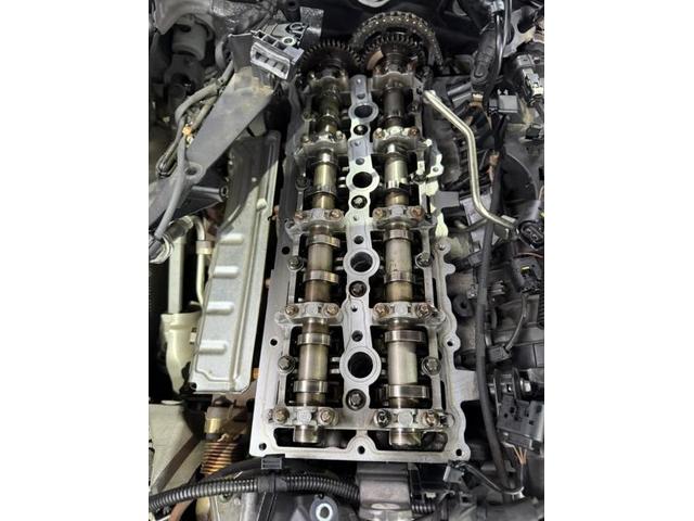 【エンジン・オイル漏れ修理】ＢＭＷ　３シリーズ　ディーゼル　ヘッドカバーパッキン交換　エンジンオイル漏れ　車内が焦げ臭い　エンジンオイルが減ってしまう　エンジン音がうるさい　故障診断　修理お見積り　代車無料貸し出し　レッカー引取対応　古河市