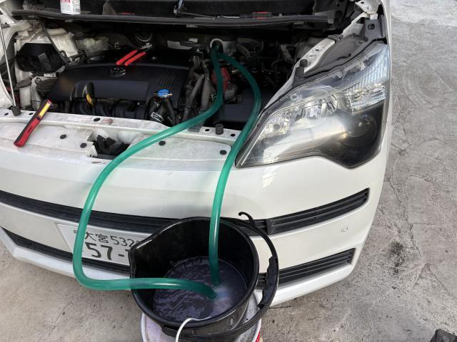 トヨタ　スペイド　エアコン　暖房　ヒーター　運転席だけ冷風　助手席だけ温風　エアコン不調　温まらない　ヒーターコア　洗浄　交換　点検　茨城県　古河市　結城市　八千代町　三和　総和　境町　五霞町　坂東市　下妻市　つくば市　故障　診断　修理　