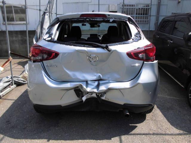 マツダ　ＭＡＺＤＡ２　バックドア　リアバンパー　後ろ側　板金・外装補修事故修理　粕屋町　糟屋郡　福岡市東区　中央区　西区　早良区　南区　城南区　博多区　志免町　須恵町　新宮町　宇美町　篠栗町　久山町　春日市