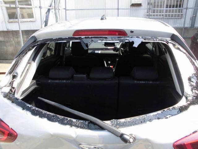 マツダ　ＭＡＺＤＡ２　バックドア　リアバンパー　後ろ側　板金・外装補修事故修理　粕屋町　糟屋郡　福岡市東区　中央区　西区　早良区　南区　城南区　博多区　志免町　須恵町　新宮町　宇美町　篠栗町　久山町　春日市