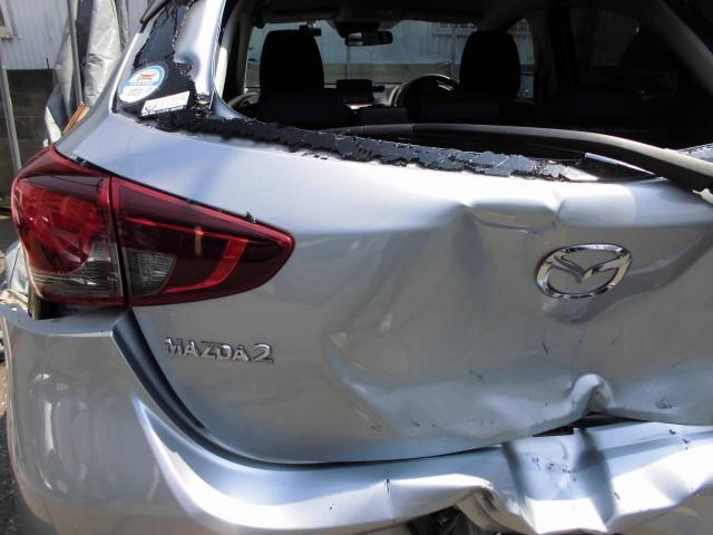 マツダ　ＭＡＺＤＡ２　バックドア　リアバンパー　後ろ側　板金・外装補修事故修理　粕屋町　糟屋郡　福岡市東区　中央区　西区　早良区　南区　城南区　博多区　志免町　須恵町　新宮町　宇美町　篠栗町　久山町　春日市