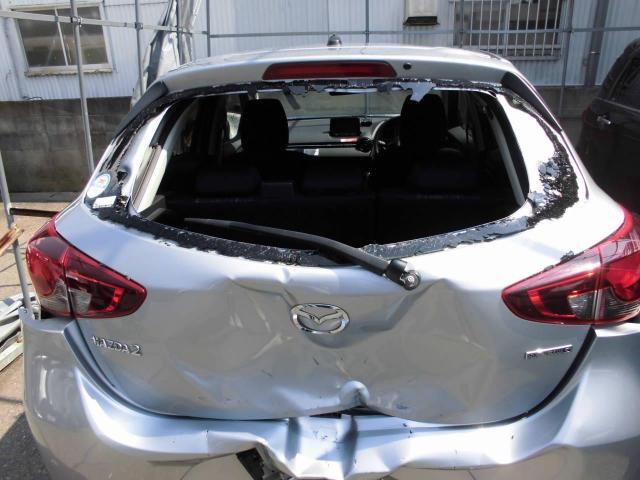 マツダ　ＭＡＺＤＡ２　バックドア　リアバンパー　後ろ側　板金・外装補修事故修理　粕屋町　糟屋郡　福岡市東区　中央区　西区　早良区　南区　城南区　博多区　志免町　須恵町　新宮町　宇美町　篠栗町　久山町　春日市