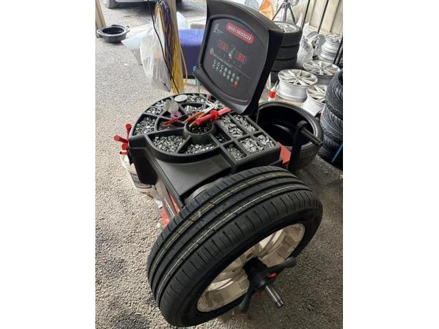 トヨタ　ハイエースバン ワイド　ボンネット交換　持ち込みタイヤ交換
