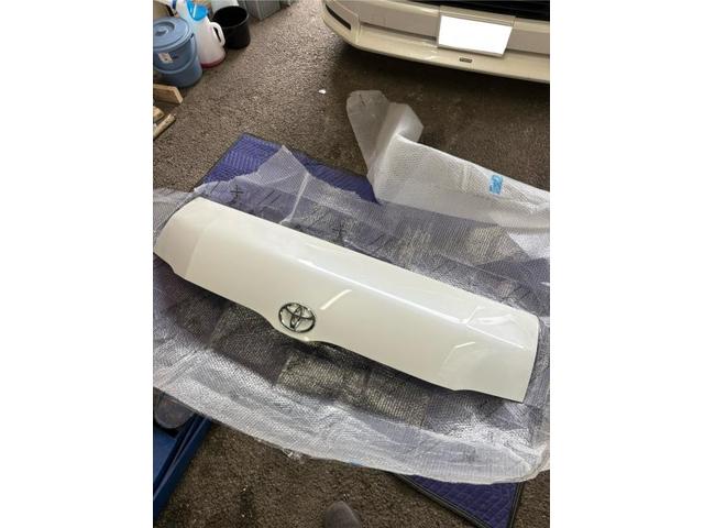 トヨタ　ハイエースバン ワイド　ボンネット交換　持ち込みタイヤ交換
