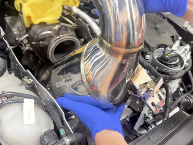 「Mercedes-AMG GLE53｜ダウンパイプ取付作業」