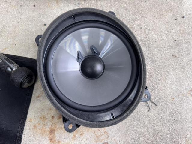 レクサス　ＥＳ　社外スピーカー　取付【境港市　米子市でタイヤ・ドライブレコーダー等の各種パーツ持込取付　大歓迎受付中！！コーティング・車検・修理、お車の事なら（株）Ｃｒｕ’ｓ　クールズへお任せ下さい！】