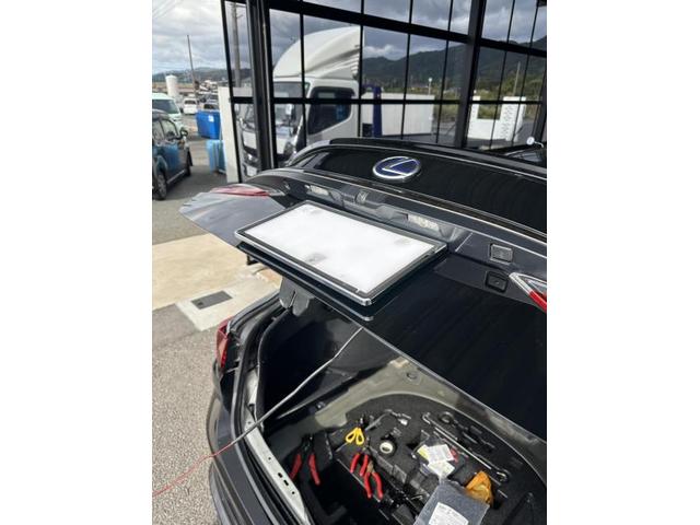 レクサス　ＥＳ　字光ナンバー　取付【境港市　米子市でタイヤ・ドライブレコーダー等の各種パーツ持込取付　大歓迎受付中！！コーティング・車検・修理、お車の事なら（株）Ｃｒｕ’ｓ　クールズへお任せ下さい！】