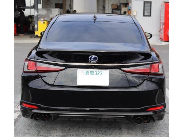 レクサス　ＥＳ　字光ナンバー　取付【境港市　米子市でタイヤ・ドライブレコーダー等の各種パーツ持込取付　大歓迎受付中！！コーティング・車検・修理、お車の事なら（株）Ｃｒｕ’ｓ　クールズへお任せ下さい！】