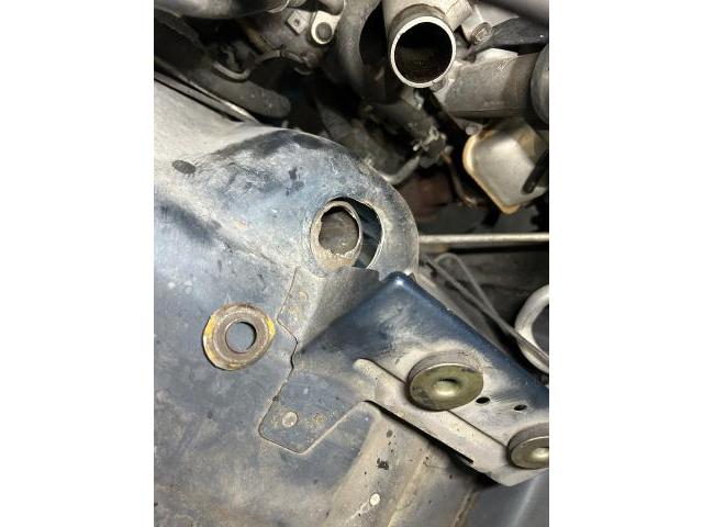 スズキ　ジムニー　1.2速、R 入りにくい　クラッチワイヤー調整　デフオイル交換　ミッションオイル交換　トランスファーオイル交換　ショックマウント部　溶接　修理