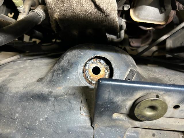 スズキ　ジムニー　1.2速、R 入りにくい　クラッチワイヤー調整　デフオイル交換　ミッションオイル交換　トランスファーオイル交換　ショックマウント部　溶接　修理