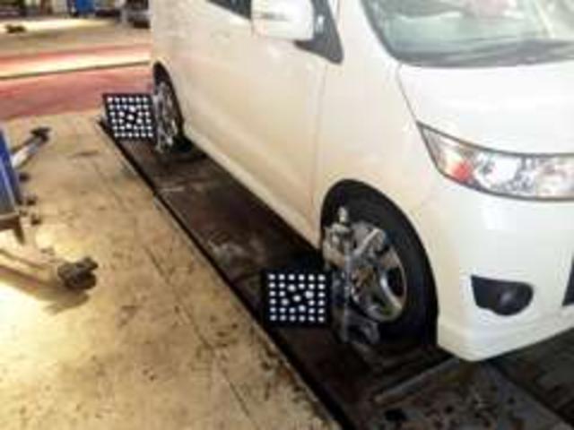 事故の影響で足回りを損傷することも！そんな時に「アライメント測定」でお車が真っ直ぐ走るようにします