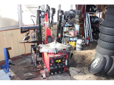 自社タイヤチェンジャーも完備！