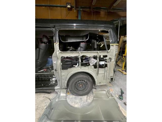 トヨタ　ハイエース　塗装　溶接