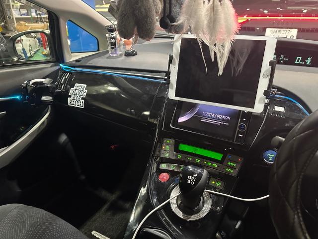 トヨタ プリウス PRIUS 室内アンビエントライト LEDイルミネーション取付 配線加工 ドア内張り脱着 松戸市 千葉県