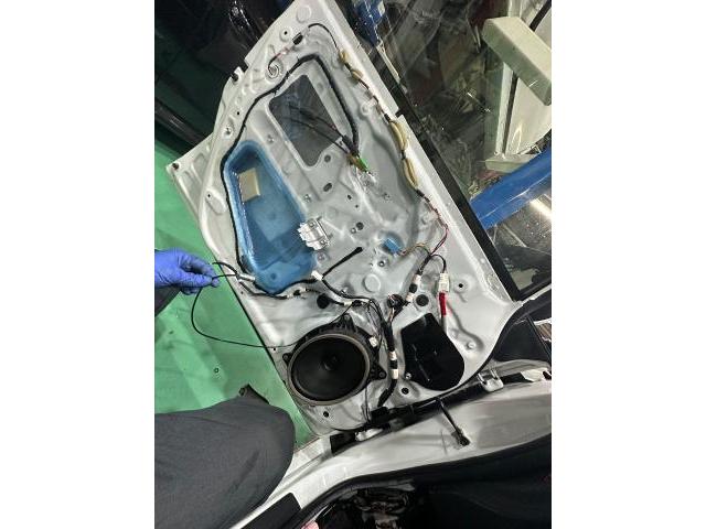 トヨタ プリウス PRIUS 室内アンビエントライト LEDイルミネーション取付 配線加工 ドア内張り脱着 松戸市 千葉県