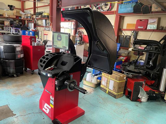 スナップオン最上級バランサーで計測いたします。