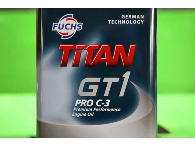 ゴルフ７　バッテリー交換      FUCHS TITAN GT1 PRO Ｃ-3