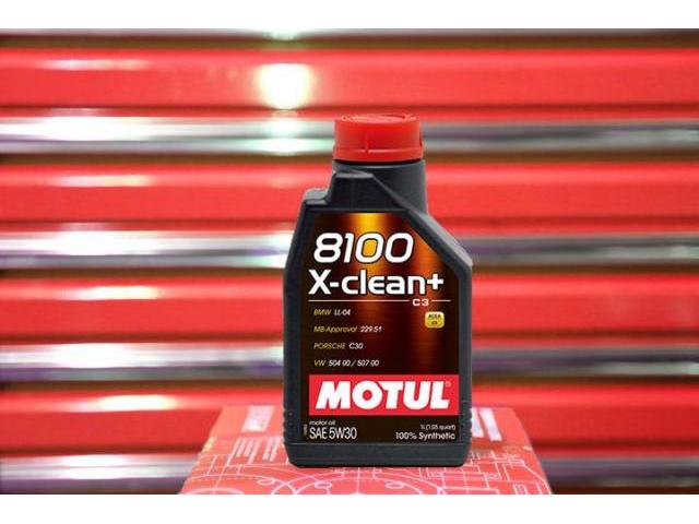 ゴルフ７　MOTUL  8100  X-CLEAN+ 5w30  C3  VW504 00_507 00
