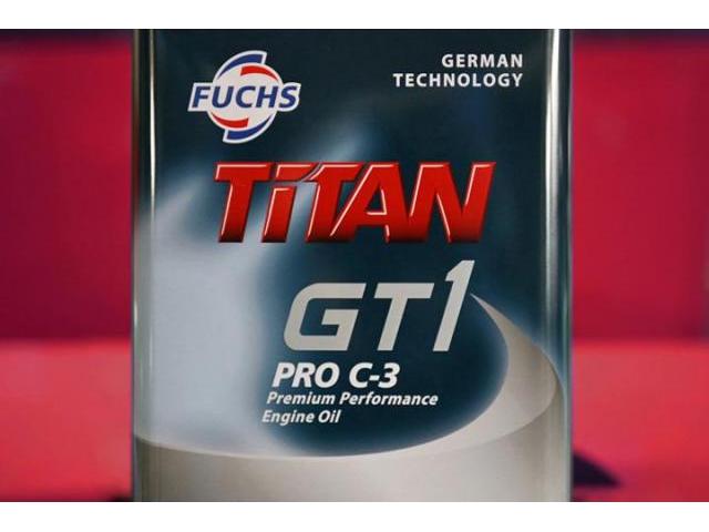 ゴルフ７　FUCHS　TITAN 　GT1　PRO　C－３　５W３０