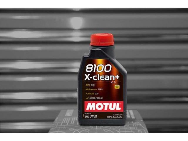 ゴルフ７ＧＴＩ　MOTUL  8100  X-CLEAN+ 5w30