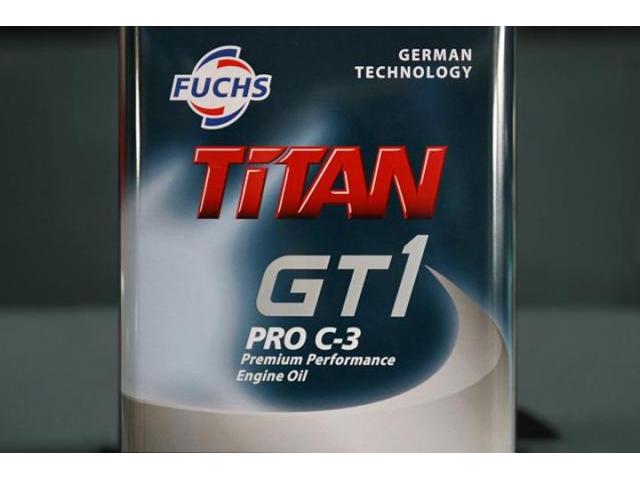 パサートヴァリアント　FUCHS　TITAN 　GT1　PRO　C－３　５W３０