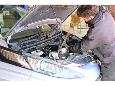 オイル交換やエレメント交換もお任せ下さい