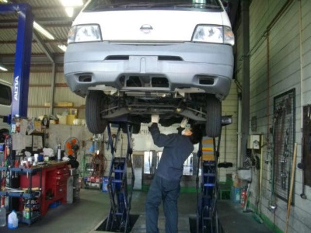技術力の高い職人がお客様のお車を整備致します。