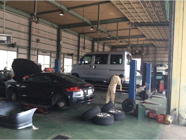 ピット含め９台同時作業できます。