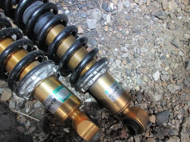 ＲＢ２６搭載の４ドアＲ３２スカイライン、車高調交換です。