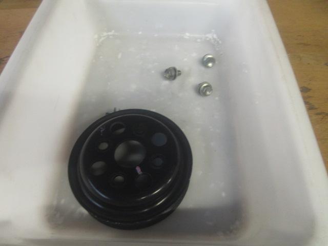 Ｍ様ＵＳＥ２０レクサスＩＳＦ、ウォーターポンプの交換です。